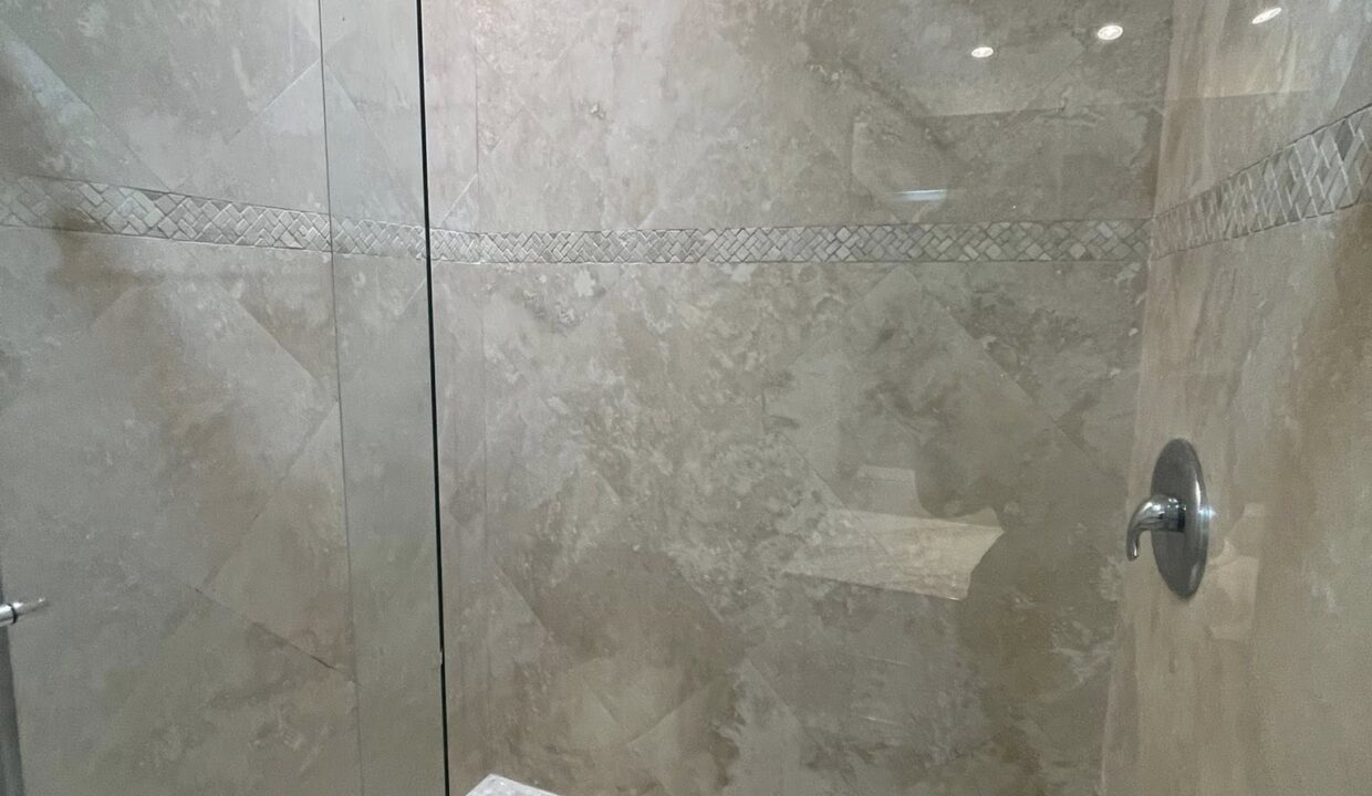 TRIADA9